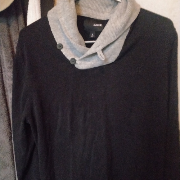 hurley sweater - Picture 2 of 2